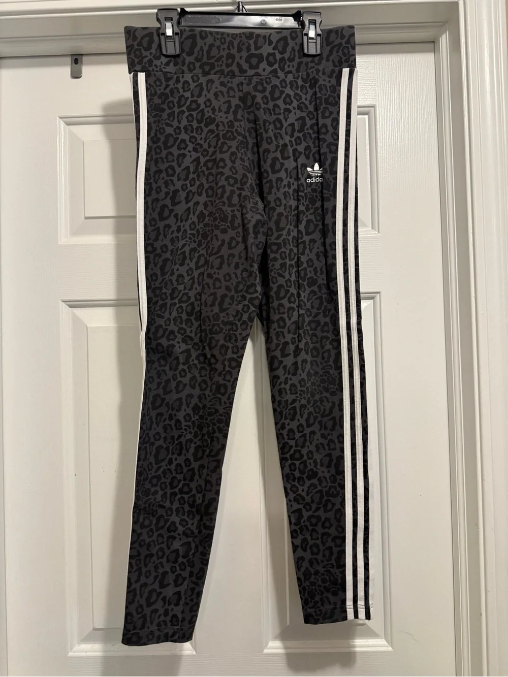 adidas Black & Gray Leopard Print Women’s Set w/ White Stripes (Size in Desc.) - Picture 4 of 6